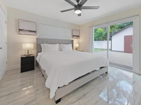 16 Guests Vacation Home with Detached Tiny House